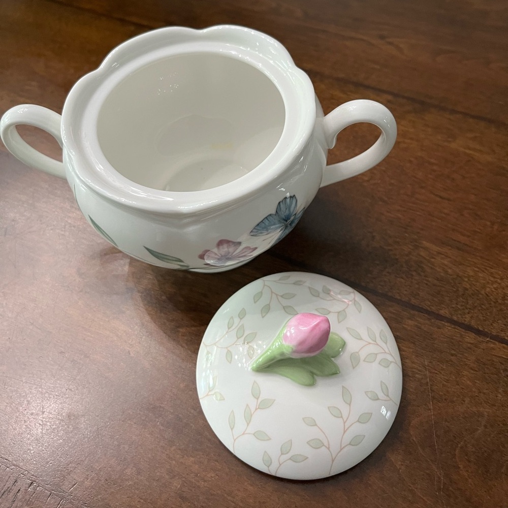 Lenox butterfly meadow white with flowers and butterfly sugar bowl, 5” x 6.25” - Picture 2 of 4